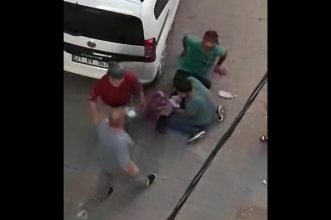Diyarbakır'da silahlı saldırı: 5 yaralı Diyarbakır'da silahlı saldırı: 5 yaralı